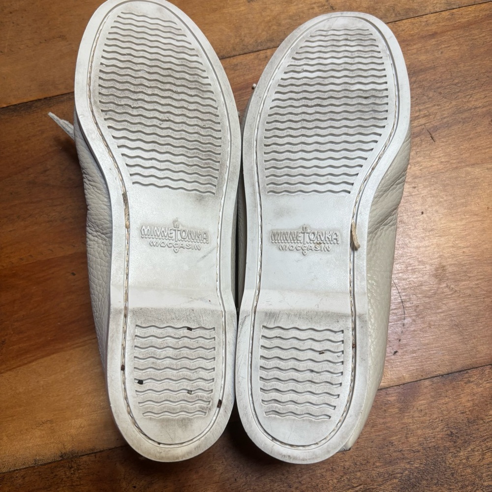 VTG Minnetonka Thunderbird Beaded Moccasins Womens 9.5 White Pebble Leather 171 - Picture 9 of 12